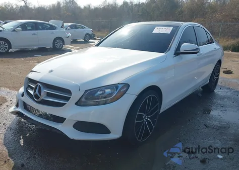 2018 Mercedes-Benz C 300 4Matic z USA, uszkodzony, nr VIN WDDWF4KB3JR324092